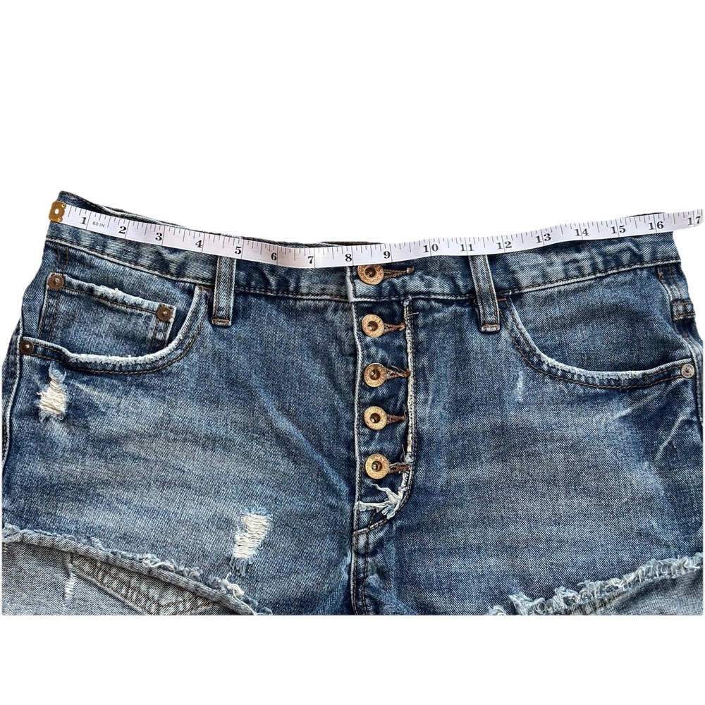 FREE PEOPLE Women's Raw Hem Short Denim Shorts Size 27 Button-Fly Boho Festival - Picture 9 of 9